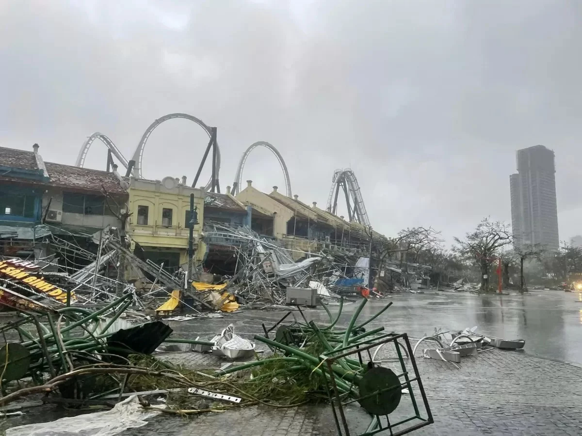 Yagi destroyed houses in Hạ Long